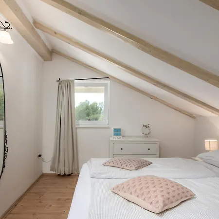 Anna With Private Pool And Garden - Happy Holiday home *