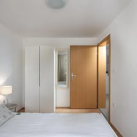 아파트 Anna With Private Pool And Garden - Happy Kricina