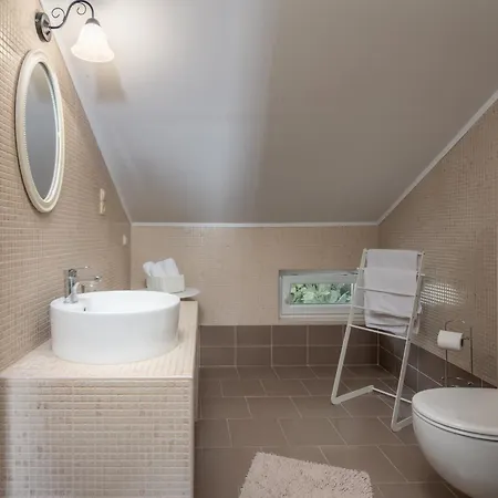 Anna With Private Pool And Garden - Happy Bribir (Primorje-Gorski Kotar)