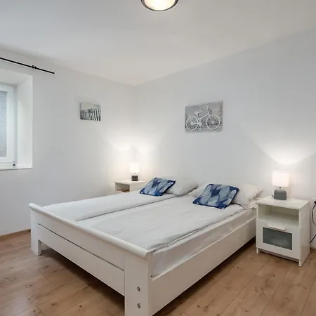 Anna With Private Pool And Garden - Happy Holiday home