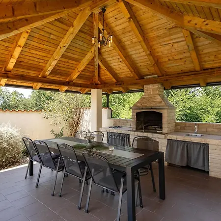 Anna With Private Pool And Garden - Happy Dom wakacyjny