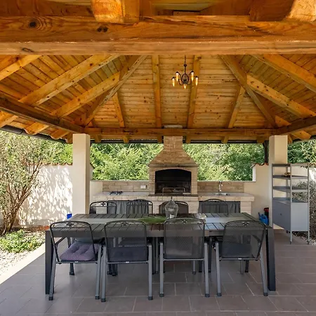 Anna With Private Pool And Garden - Happy