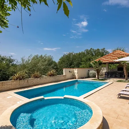 Anna With Private Pool And Garden - Happy Bribir (Primorje-Gorski Kotar)